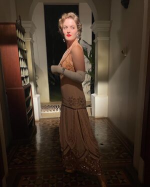 Jo Ellen Pellman Instagram - You rang???

What a dream to go all around the world with the fabulous cast and crew of @1923official ! Ep 2 streaming now on @paramountplus 💞

#1923tv