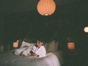Jo Ellen Pellman Instagram - Romance Weekend in the All Too Well (10 Minute Version) (Taylor’s Version) Cinematic Universe 

❣️ @scribnerslodge