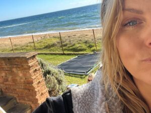 Jo Joyner Instagram - Melbourne you’ll forever hold a special place in my heart.  It’s been an intense shoot, the fastest pace with the most chilled of crews.  I’ve fallen in love with Melbourne’s friendly people, it’s urban architecture, endless art and graffiti, incredible food and welcoming vibe.  This job was made all the better by the opportunity it gave to catch up with family we haven’t seen for many years.  It’s been a special and healing time.  I hope you enjoy this Thriller as much as we enjoyed making it…. #Riptide #freemantle #channel5 #melbourne