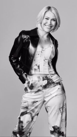 Jo O'Meara Instagram - “Nothing you wear is more important than your smile” 💫 

#smilealways #sclub #photoshoot 

Photography @leighkeily 📸