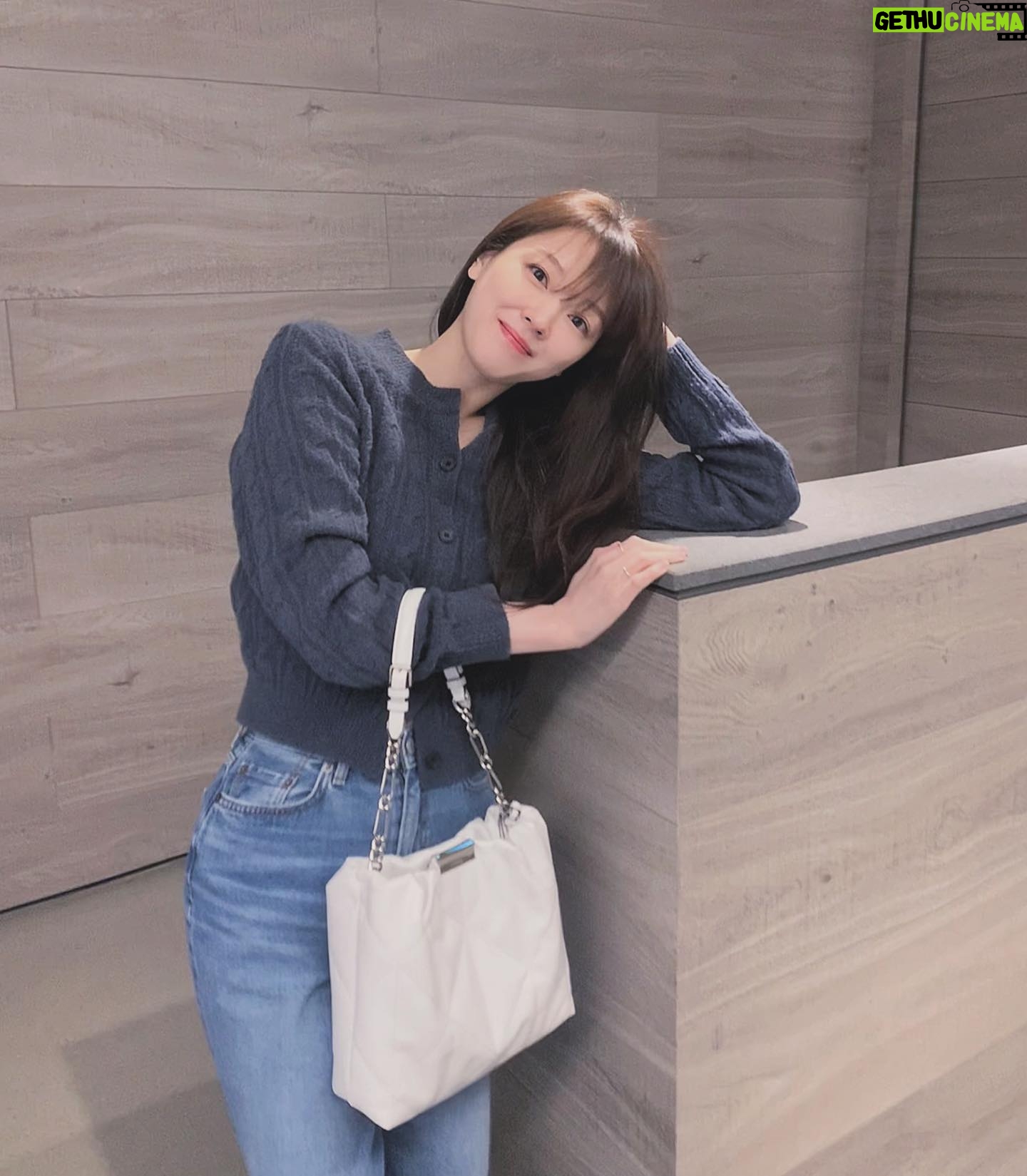 Jo Woo-ri - 19.8K Likes - 어려운 앞머리💇♀️