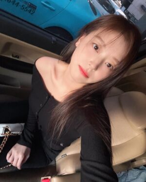 Jo Woo-ri Instagram - 아직도 봄 기다리기 🌼🌱