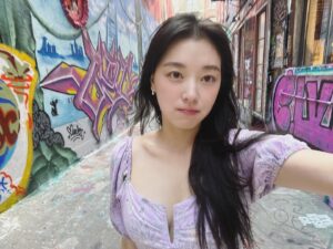 Jo Woo-ri Instagram - 쁘잇 ~✌️