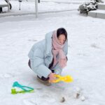 Jo Woo-ri Instagram - 눈 뜨자마자 나가서 뚝딱뚝딱 🐥🦖🐻‍❄️⛄️❄️