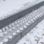 Jo Woo-ri Instagram - 눈 뜨자마자 나가서 뚝딱뚝딱 🐥🦖🐻‍❄️⛄️❄️