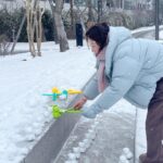 Jo Woo-ri Instagram - 눈 뜨자마자 나가서 뚝딱뚝딱 🐥🦖🐻‍❄️⛄️❄️