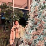 Jo Woo-ri Instagram - 트리는 뒤에서 찍어야 잘 나온대여 🎄⭐️🌙