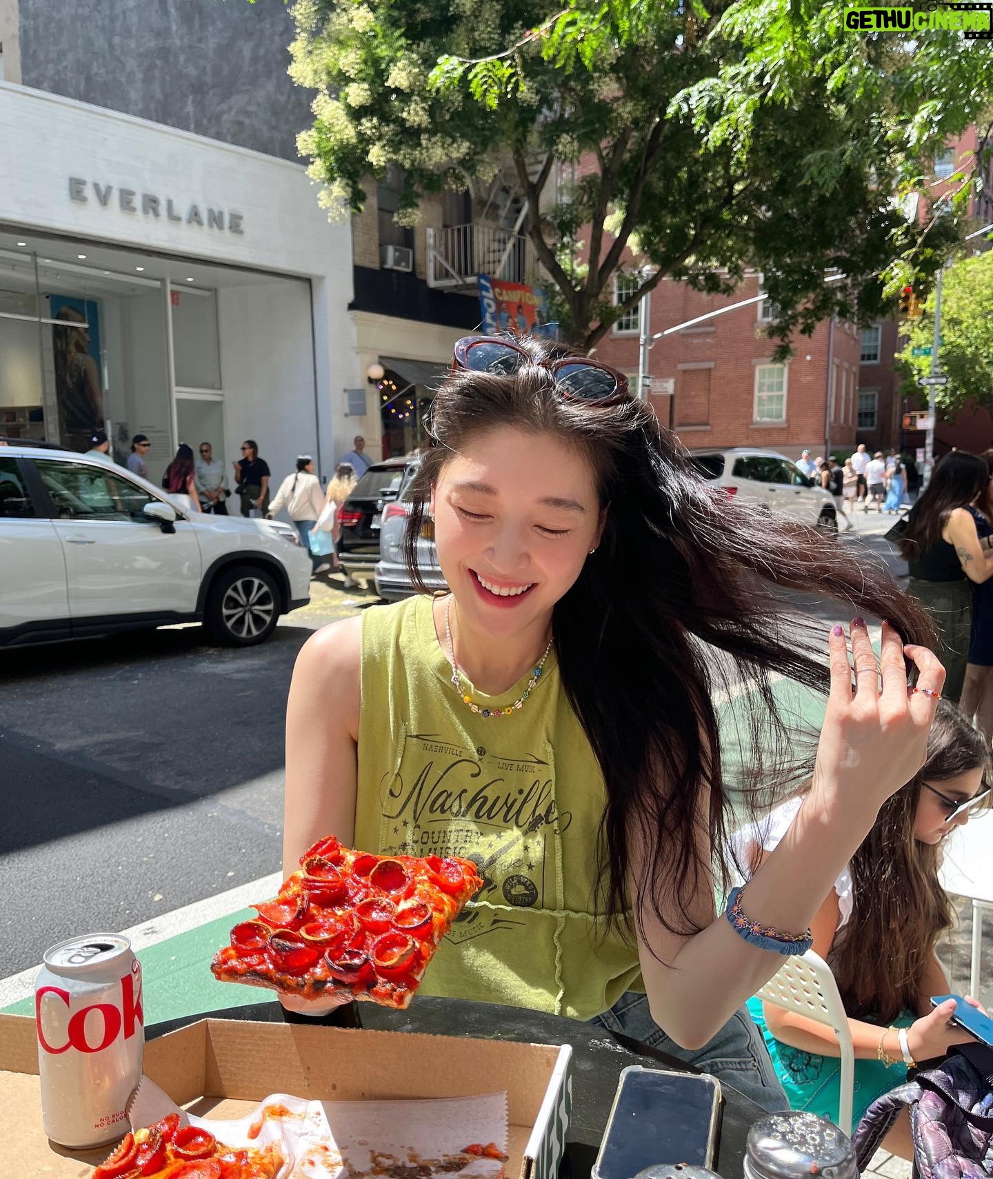 Jo Woo-ri - 21.8K Likes - 핏짜 러버 🍕