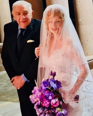 Joana Benedek Instagram - #JJNuestraBodaDeAmor

Mi querido y admirado Emilio, @emiliolarrosairigoyen 
Siempre has sido conmigo un caballero en toda la extensión de la palabra. 
Fino, elegante, respetuoso y protector. 

Gracias, de todo mi corazón, tanto a ti como a nuestra querida Norma bella, por ser ante Dios, nuestros Padrinos de Amor! 

Dios los bendiga y los cuide siempre!

Javier y yo, les mandamos nuestro amor y profundo respeto. @javiervargas5496 

Y yo en lo particular los amo con el alma, por toda la Eternidad!♥️ 

Quedo pendiente con las fotos con todos, en cuanto me las entreguen. 

Aquí sólo un adelanto, para nuestros queridos y fieles seguidores, que tanto nos han apoyado a lo largo de nuestras carreras, desde todas partes del mundo. 

A todos mi agradecimiento por su cariño, sus hermosos comentarios y sus inmensas bendiciones. 

Y a toda la prensa nacional e internacional, gracias por sus bellos comentarios y por su interés en nuestra boda! 

Dios les multiplique en todo lo bueno de la vida! 
Joana & Javier♥️♾💙

Créditos: 
Fotografía: Blanca Charolet
Vestido: GG: GERÓNIMO GARCÍA
Maquillaje: Alfonso Waithsman
Peinado: Gabi Montes de Oca (Gabioka