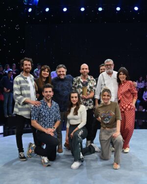 Joana Santos Instagram - Tinha que deixar aqui alguns momentos de ontem à noite! 😂 Diverti-me muito! Obrigada ❤️ @sicoficial #valetudo @_barbarabranco_ @jose_milhazes @jorgecorrula @franciscofroes @jessica_athayde @ineslopesgoncalves @cesartmourao @renato_o_godinho @manzarra 
Styling @margaridcardosostyling