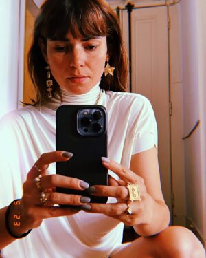 Joana Santos Instagram - Prémios Sophia 2023 ✨ Uma noite muito bonita onde se premeia o cinema português!! 

Viva o cinema português! Viva! 🙌🏻

Outfit- @mariacarlosbaptista 
Hair&makeup- @sandra_melo_makeup 
Jewelry- @beatrizjardinha 

Photos: @afonsodbatista 
 

@elite_lisbon @carla_quelhas @academiaportuguesadecinema 
@hotelinglaterraestoril 
Um especial obrigada à @mariainesgms ❤️