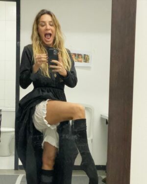 Joana Solnado Instagram - spoiler é apelido, o nome dela é Bernarda.
um pouco deste personagem que tem me ensinado tanto em tão pouco tempo.

#donabeja
@hbomaxbr @florestaprod