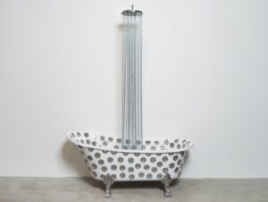 Joana Vasconcelos Instagram - Visit König Galerie and experience the surrealist bathroom crafted by Joana Vasconcelos. Dive into the thought-provoking world of one of her latest creations, ‘Flood,’ where the artist explores the paradox of abundance amidst scarcity.

🚿🚿🚿

Visite a König Galerie para conhecer a casa de banho surrealista criada por Joana Vasconcelos e mergulhar no mundo de uma das suas últimas criações, “Flood”, onde a artista explora o paradoxo da abundância no meio da escassez.

📸 © Roman Marz - Courtesy König Galerie

@koeniggalerie
#flood #surrealistbathroom #berlin #berlinart #escultura #sculpture #joanavasconcelos #artecontemporanea #contemporaryart #art #arte
