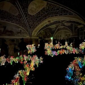 Joana Vasconcelos Instagram - “Garden of Eden” is an immersive installation that invites the viewer to walk. Through the luminous flux and synchronous motors, the artificial flowers arranged in the shape of a labyrinth produce a kinetic effect similar to that generated by fiber optics. At the same time, there is a soft soundtrack - alluding to the songs of dozens of small insects - produced by the mechanical sound of the machines in operation. On display at Gottorf Castle until November 3rd.

🌷🌷🌷

“Jardim do Éden” é uma instalação imersiva que convida o espectador a caminhar. Através do fluxo luminoso e dos motores síncronos, as flores artificiais dispostas em forma de labirinto produzem um efeito cinético semelhante ao produzido pela fibra ótica. Ao mesmo tempo perceciona-se uma suave trilha sonora - que alude ao canto de dezenas de pequenos insetos - produzida pelo som mecânico das respetivas máquinas em funcionamento. Em exibição no Castelo de Gottorf até dia 3 de novembro.

@schloss_gottorf
#lechateaudesvalkyries #gardenofeden #jardimdoeden #gottorf #schleswig #schlossgottorf  #landesmuseensh #textileart #artetextil #escultura #sculpture #joanavasconcelos #artecontemporanea #contemporaryart #art #arte