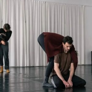 Joana de Verona Instagram - Intensa semana de Dança e Improvisação sob a sábia orientação de Mark Tompkins nestes dias de composição em tempo real no @orumodofumo . Foi muito Bom🌹

Ph: @catarinasantosdiary