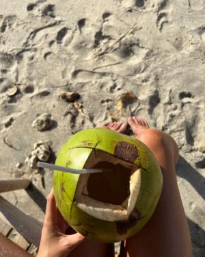 Joana Aguiar Instagram - Já fui e já voltei.
Desliguei… aproveitei ao máximo e agradeci… muito 🦋🤍