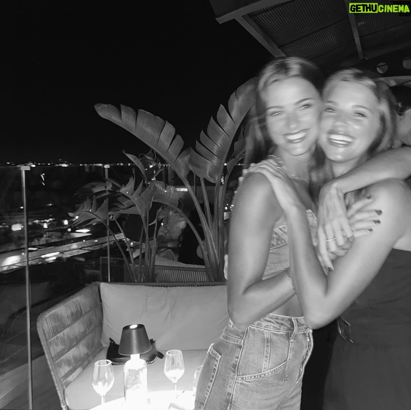 Joana Aguiar Instagram - Desde sempre que gostamos de celebrar o aniversário. Este ano tivemos a sorte de calhar no mesmo dia.