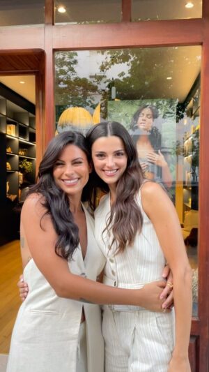 Joana Aguiar Instagram - Appreciation post to my amiga! 🤍🧡