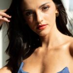 Joana Aguiar Instagram - Os 3 produtos que não faltam no meu dia a dia ⚡️🤩 #pub @lancomeofficial 1- Teint Idole ultra wear -110 C Uma base de longa duração que fornece uma cobertura completa (não suja nem mancha) mas que ao mesmo tempo deixa na pele uma sensação de conforto o dia todo. 2- Máscara de pestanas Hypnôse Drama A primeira da Lancôme com 8 aminiácidos revitalizantes. 3- Batom (que usamos como blush também) -289 french peluche Perfeito para quem quer um acabamento mate suave e esbatido até 12 horas. #makeup #Labsolurouge #teintidoleultrawear #lancomemascara
