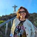 Joana Cruz Instagram - Sempre uma felicidade voltar à fabulosa Madeira onde descubro sempre novidades e agora a nova loja @bioforma_lojadasaude no Plaza Madeira! Um prazer fazer parte desta família das lojas da saúde, agora com o novo espaço que oferece zona de restauração e o habitual acompanhamento personalizado de nutricionista! Não te esqueças de usar a app Bioforma e bom proveito! Agora é de todos! 🤍💚 E, porque uma alegria nunca vem só, ainda deu tempo de descobrir outra maravilha da ilha: o Cristo Rei do Garajau, com direito a brinde com poncha de hortelã! Cheers!!! 🔸️🔸️🔸️🔸️🔸️🔸️🔸️🔸️🔸️🔸️🔸️ #bioforma #madeira #ilhamadeira #poncha #cristorei #garajau