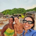 Joana Cruz Instagram - Desde manhã até ao sol se pôr de um lado, a lua do outro e esperar pela manhã do dia seguinte 🧡🤍 Num sítio que se chama Carpe Diem, é só isso que se quer e não fica difícil 🫠 lembrar que é para aproveitar o dia de hoje, amanhã e por aí vai... 🏖🌅 #carpediem #caboledo #angola #beachday #girls