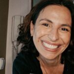 Joana Cruz Instagram - A cada primeiro dia do mês, já não dispenso a tradição de soprar a canela para dentro de casa, a partir do exterior. A frase é simples aqui fica para a dizeres sempre ao dia 1 com a intenção toda que conseguires. Pedir não custa, ne?? 😅 Para quem quiser aproveitar a canela soprada do lado de dentro se casa, basta pôr uma mesinha com arroz doce ou pastéis de nata e assim faz um belo 2 em 1 🤭 ⚜️⚜️⚜️⚜️⚜️ #abundancia #canela #cinnamon #tradition