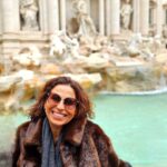 Joana Cruz Instagram - Já não vinha aqui há uns anos, mas claramente que o truque de atirar a moeda na Fontana di Trevi resulta para se voltar a Roma😁 Entretanto, o calendário romano é capaz uma boa aquisição para já marcar as férias de 2025... só por isso, nada mais!😎 De resto, é muito comer, andar e amar la bella città! ➿️ ➿️ #roma #cappuccino #fontanaditrevi #italia #italy #truffle #campodifiore #pantheon #piazzadispagna