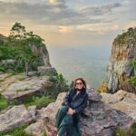 Joana Cruz Instagram - Obrigada Angola por me deixares pisar a tua terra, apreciar as tuas paisagens, mergulhar no teu mar e saborear a tua comida, ver o teu artesanato, a tua música 💛 Obrigada Mara pela incansável organização da tour e amizade! Obrigada Cristina e à @minhacasa19 ! Obrigada às amigas pela companhia 💛 Luanda, Lubango e Namibe ficaram ainda mais bonitos com vocês 💛 #luanda #lubango #namibe #angola #minhacasa19 #girls #vacation #africa