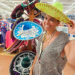 Joana Cruz Instagram - Dia de sair do resort para aquele passeio de turista a Playa del Carmen, com direito a topping de USA na estreia na visita ao Walmart onde se vende a tequila do George Clooney. Não comprei... vou só esperar pelo dia que ele me possa dar um shotzinho depois de uma bica😏 #playadelcarmen #mexico #vacation #friends #tourists