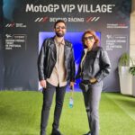 Joana Cruz Instagram - A emoção da velocidade do Moto GP e das fotos que o menino @rodgomes gosta de me tirar para me emocionar ainda mais, mas noutro sentido🙄 #motogp #algarve #allgarve #autodromo