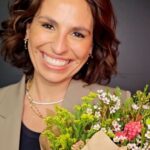 Joana Cruz Instagram - Dia Internacional da Mulher! Um beijinho a todas as mulheres do mundo e partilho contigo este ramos de flores lindo que recebi hoje numa emissão muito especial do Café da Manhã! Obrigada equipa @rfmportugal e @atoa.oficial pela surpresa! Viva nós, migasss!!! 💛🧡💚🩷❤️🤍