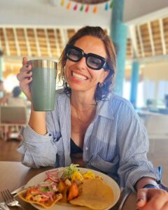 Joana Cruz Instagram - Dito e feito: não largo este copo nem por nada.😎 Quanto ao conteúdo, a informação não é secreta, porém tão variada que não vale a pena explorar o assunto. O que é certo é que estou fã do 