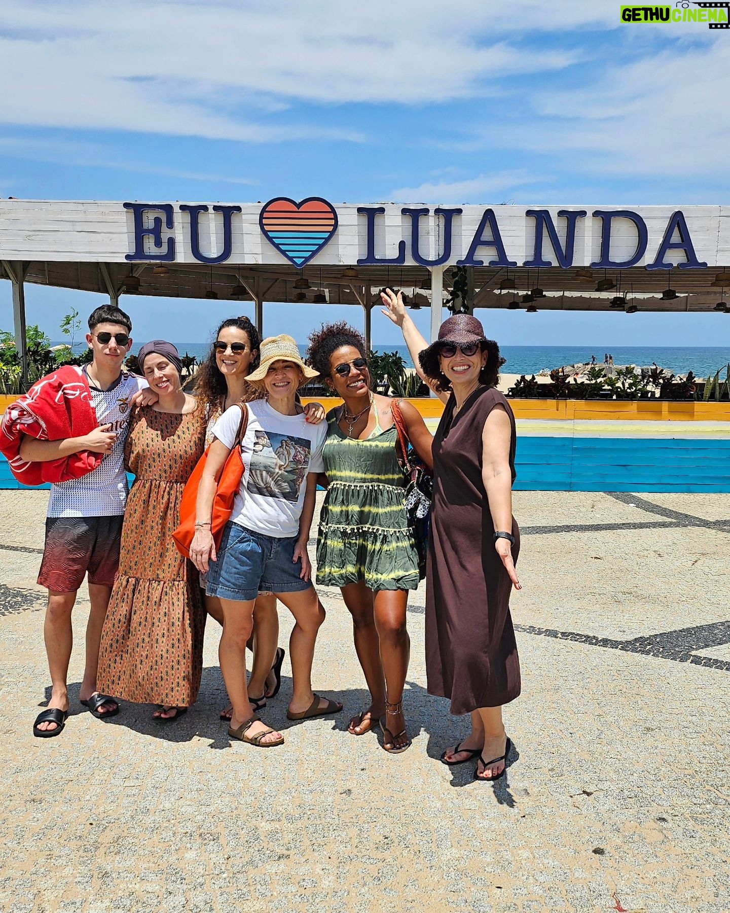 Joana Cruz Instagram - Previsão do tempo: vai passando! Aproveita! A vida são dois dias e o carnaval foram estes três! 🎉😍💫 . . #luanda #caboled #roadtrip #friends #vacay #vacations #carpediem #angola #miradourodalua