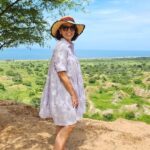 Joana Cruz Instagram - Angola. Terra de maravilhas. Com tanta diversidade e riqueza natural, volto 15 anos depois da primeira visita, ao Miradouro da Lua. Abençoada Mãe Natureza🤍💫 #miradourodalua #angola #ilovetravel #paisagem #maenatureza #natur #belezanatural
