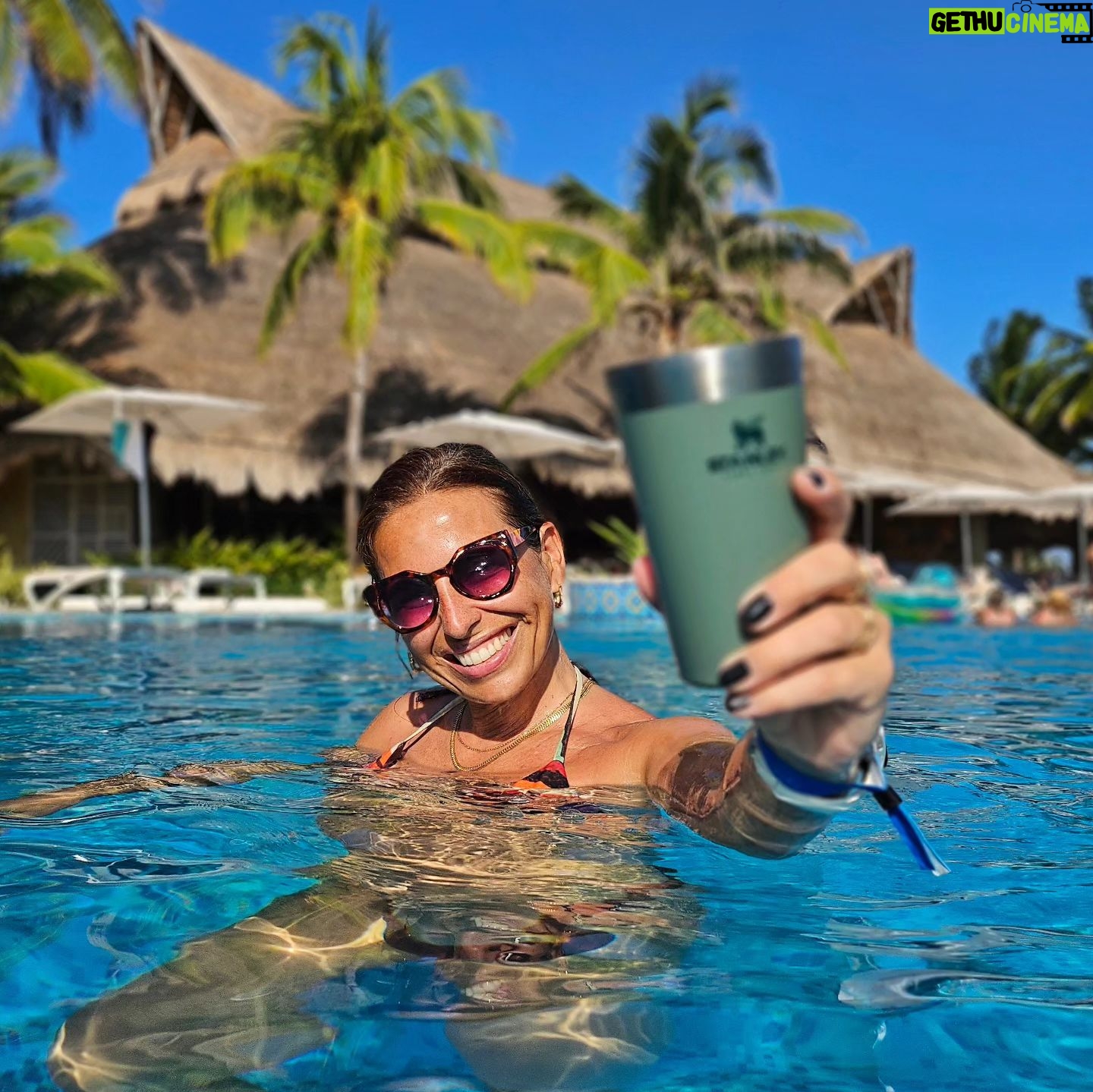 Joana Cruz Instagram - Muchas gracias e até uma próxima que esta já deixa saudades 💙🤍 Água do mar a 28° e uma escapada destas de 2 em 2 meses devia ser prescrição médica obrigatória🤤 Fica a sugestão para chefias, governantes e plano de SNS🤣 Hasta la vista México! ⚜️⚜️⚜️⚜️ #mexico #tulum #vacation