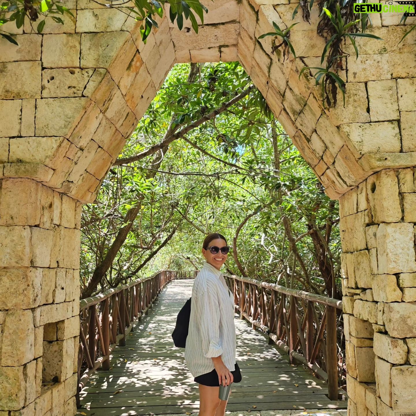 Joana Cruz Instagram - Muchas gracias e até uma próxima que esta já deixa saudades 💙🤍 Água do mar a 28° e uma escapada destas de 2 em 2 meses devia ser prescrição médica obrigatória🤤 Fica a sugestão para chefias, governantes e plano de SNS🤣 Hasta la vista México! ⚜️⚜️⚜️⚜️ #mexico #tulum #vacation