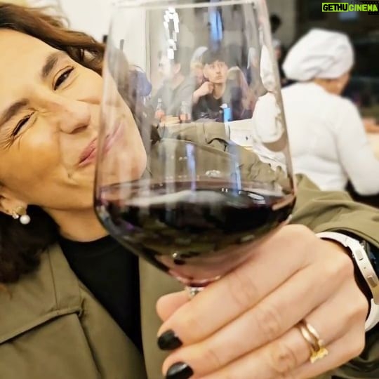 Joana Cruz Instagram - Pasta, pizza, burrata, suppli, vino, etc, etc... Play and repeat!!! ⏯️ 🔹️🔁 Só rolhas boas 😅😅 Das minhas comidas favoritas no mundo e 🫣 neste restaurante fazem as massas frescas à vista de todos, tá muito lindo, mas o que é certo é que é difícil comer mal em Itália!🤌 Para bem dos nossos pecados, diria eu 😅 #osteriadafortunata #roma #italia #italy🇮🇹 #italianfood #pasta