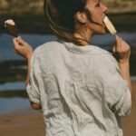 Joana Machado Madeira Instagram - Oooolhaaaa para ela com dois amores de Verão. Difícil mesmo é escolher os novos Gelados de Limão Majestic ou os novos Gelados Majestic Baunilha e Caramelo do @pingodoce #pingodoce #novidadespingodoce