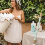 Joana Machado Madeira Instagram - Ooolha para ela a lavar a roupa com o novo Perfumador de Roupa Aqua Ultra! Com este cheirinho até dá gosto @pingodoce #pingodoce #novidadespingodoce