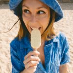 Joana Machado Madeira Instagram - Oooolhaaaa para ela com dois amores de Verão. Difícil mesmo é escolher os novos Gelados de Limão Majestic ou os novos Gelados Majestic Baunilha e Caramelo do @pingodoce #pingodoce #novidadespingodoce