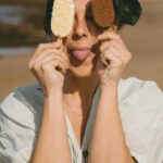 Joana Machado Madeira Instagram - Oooolhaaaa para ela com dois amores de Verão. Difícil mesmo é escolher os novos Gelados de Limão Majestic ou os novos Gelados Majestic Baunilha e Caramelo do @pingodoce #pingodoce #novidadespingodoce