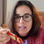 Joana Marques Instagram - Neste Natal não saias da tua zona de conforto. Fica em casa com @chocolatesregina 🍫