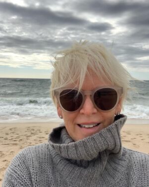 Joanna Coles Instagram - First sweater of the season old #reedkrakoff (still miss his store on Madison Ave) #fallfashion #nothingbetterthanthebeach