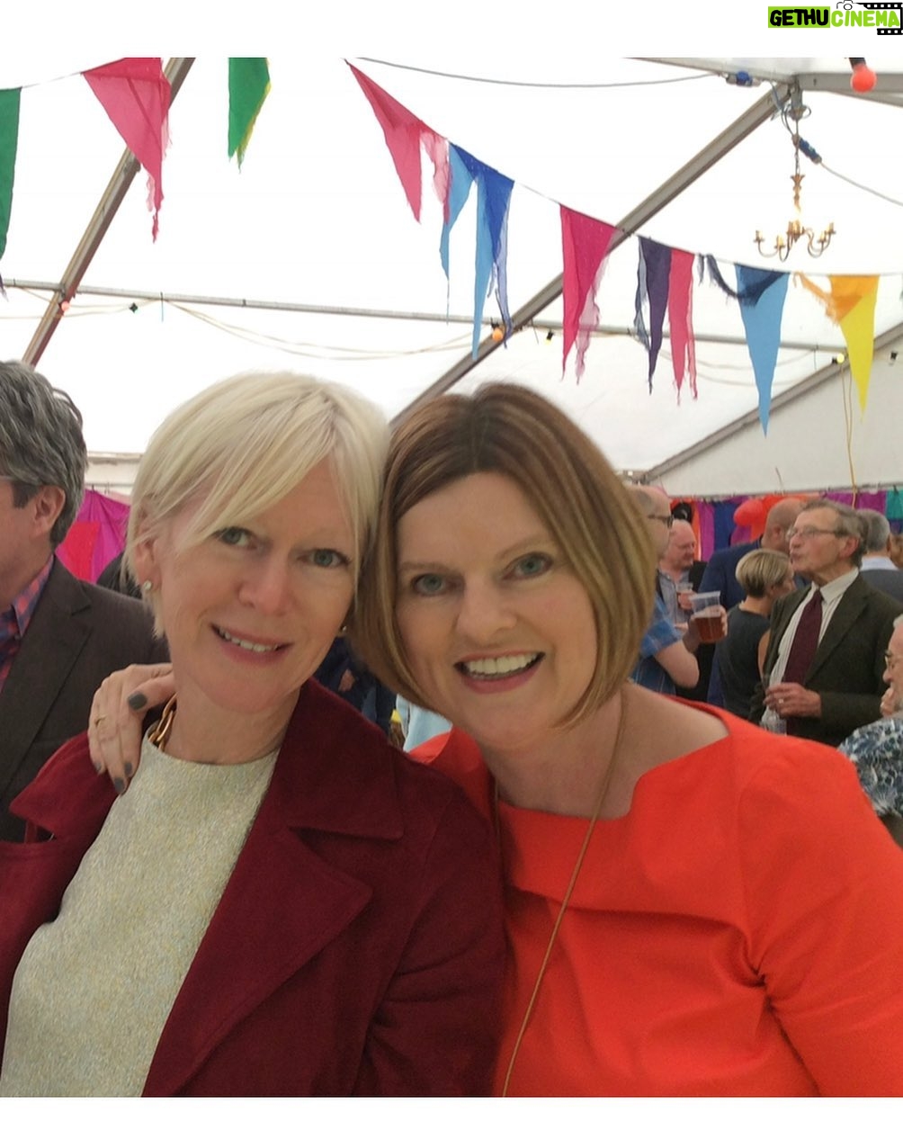 Joanna Coles - 439 Likes - #nationalsiblingsday my sister Liz who opened her new @watermarkgallery in the center of the lovely spa town of Harrogate, UK, one week before the Covid closures...you can still buy online though 🖼