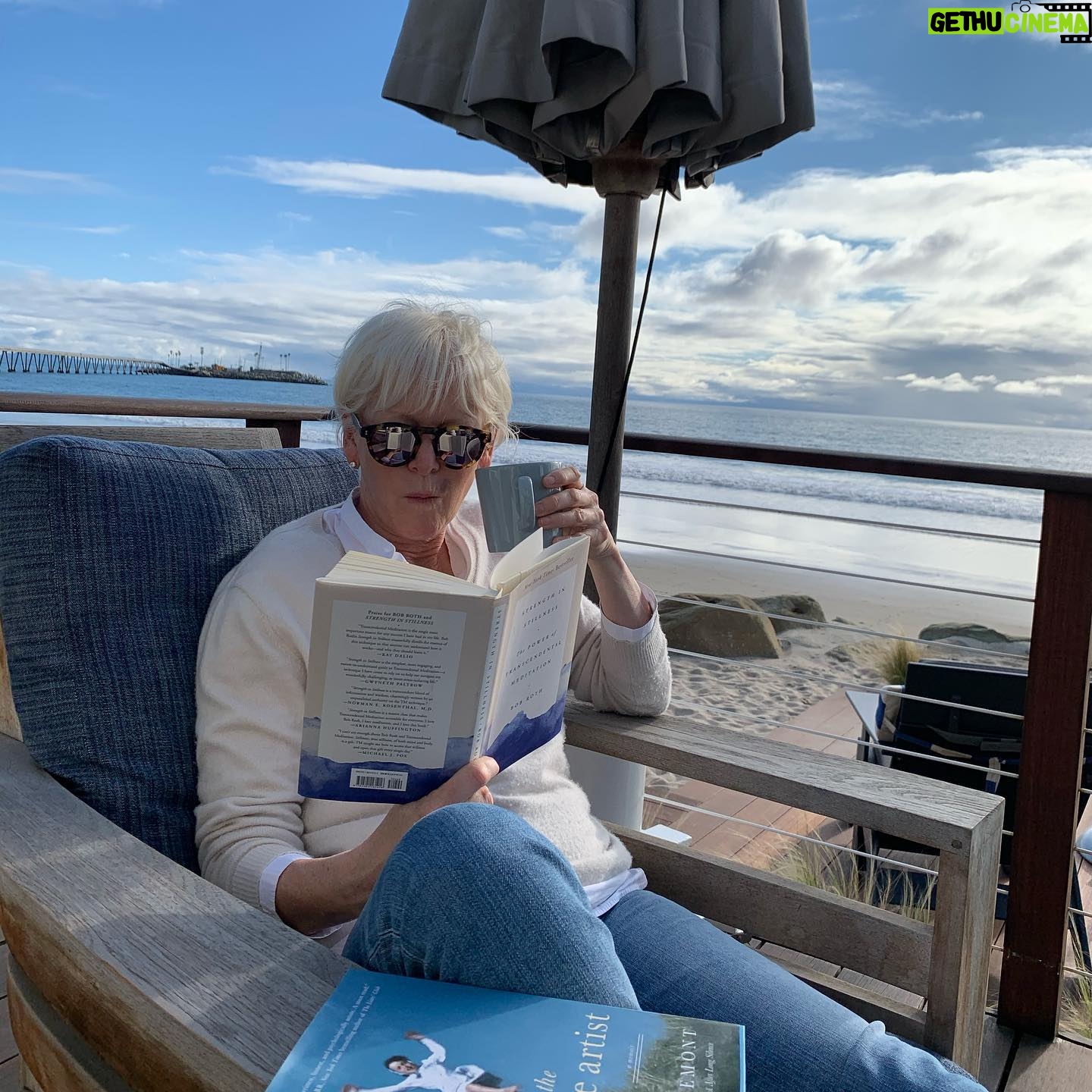 Joanna Coles - 1.3K Likes - Why don’t I read more?! Finally phone-toxing and wildly engrossed in both Bob Roth’s The Power of Transcendental Meditation and the Escape Artist by Helen Fremont 📚
