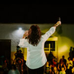 Joanna Instagram - Auto de Natal promovido pelo Vicariato Episcopal para Cultura da @arqrio em Jacarepaguá, no Rio. Um noite de luz e encanto! ⚡🥰 #joanna #natal #arqrio #cantorajoanna #mpb Fotos: Daniela Barros