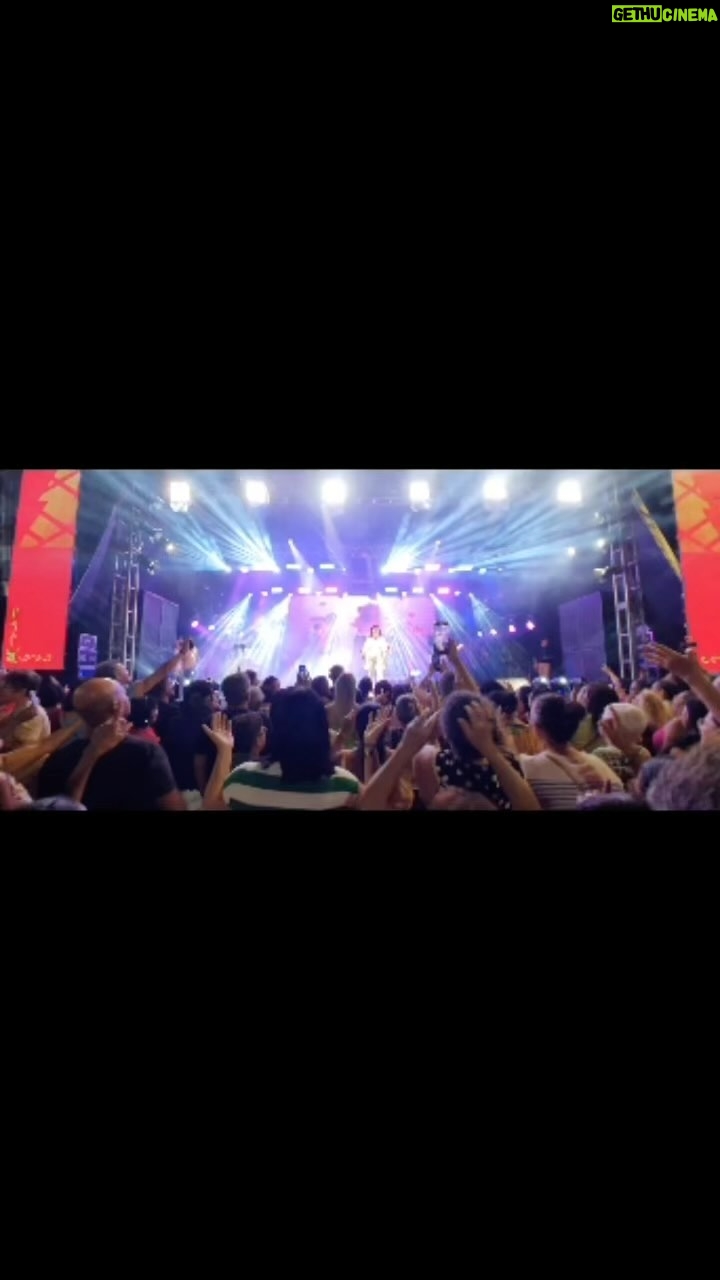Joanna Instagram - Obrigada @prefeitura.goiana ! Foi uma noite maravilhosa! Desejo a todos um feliz Natal!
