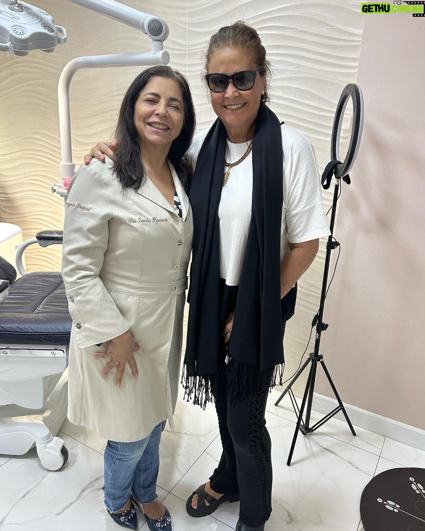 Joanna Instagram - Quem aqui gosta de se cuidar? Depois de muito procurar encontrei uma profissional incrível, que consegue me deixar bonita de uma forma muito natural. Obrigada @drasandrafigueiredo ! Seu trabalho é delicado, primoroso. Recomendo! @drasandrafigueiredo @sandrafigueiredoinstituto