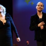 Joanna Kulig Instagram - Kochamy śpiewać z @justynaschneider_official dla Mistrza Wiktora Zborowskiego z okazji jego Jubileuszu 50-lecia na scenie. Dziękujemy @krzysztof.materna i @teatr6pietro za zaproszenie🌹