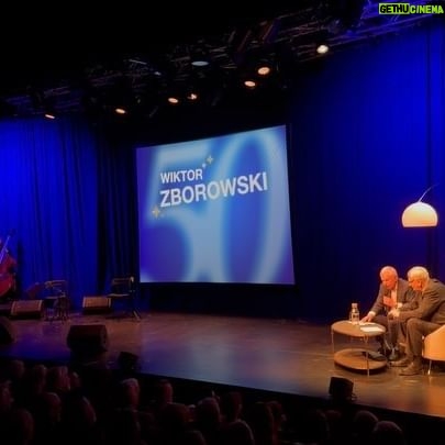 Joanna Kulig Instagram - Kochamy śpiewać z @justynaschneider_official dla Mistrza Wiktora Zborowskiego z okazji jego Jubileuszu 50-lecia na scenie. Dziękujemy @krzysztof.materna i @teatr6pietro za zaproszenie🌹